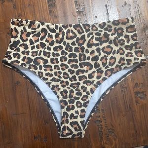 High wasted bikini bottoms. Never worn.